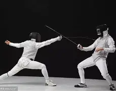 爱游戏在线服务-击剑热身赛上演强强对话，燕赵霹雳队逆转岭东天虎队，团队配合流畅；逆风翻盘的范本